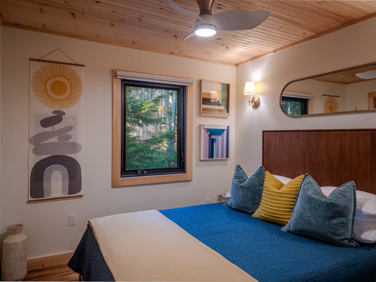 Queen bedroom with forest view